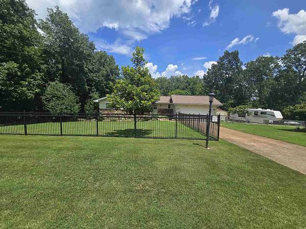 1.75 Acres of Residential Land with Home for Sale in Horseshoe Bend, Arkansas