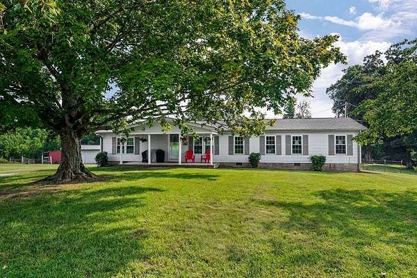 16 Acres of Land with Home for Sale in Baxter, Tennessee