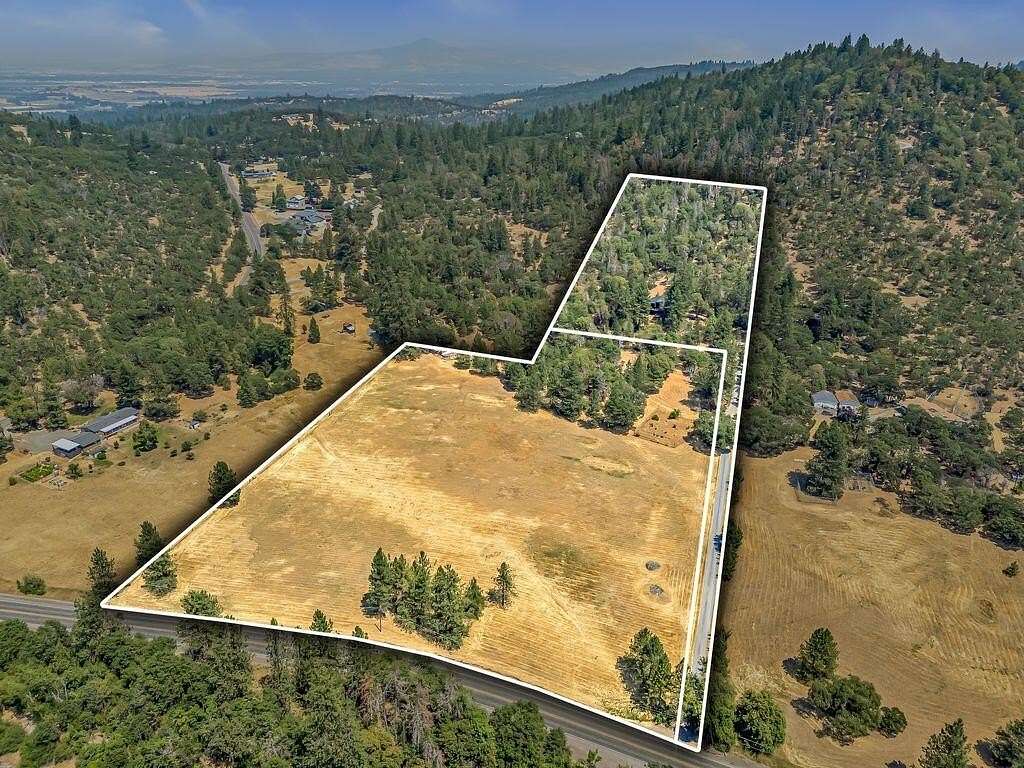13.2 Acres of Land with Home for Sale in Jacksonville, Oregon