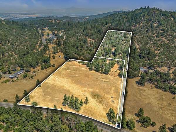 13.2 Acres of Land with Home for Sale in Jacksonville, Oregon