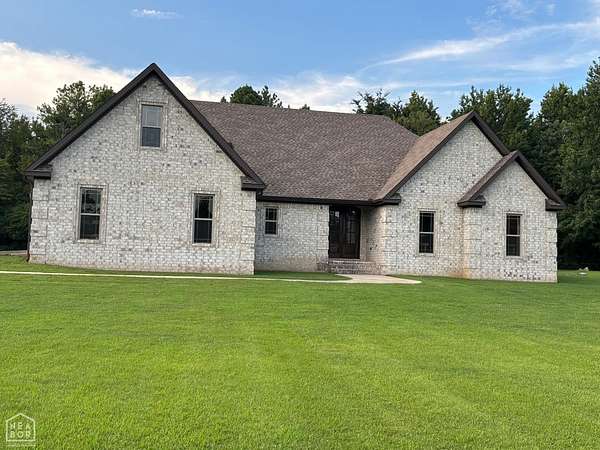 2 Acres of Residential Land with Home for Sale in Jonesboro, Arkansas