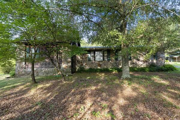 7.64 Acres of Residential Land with Home for Sale in Searcy, Arkansas
