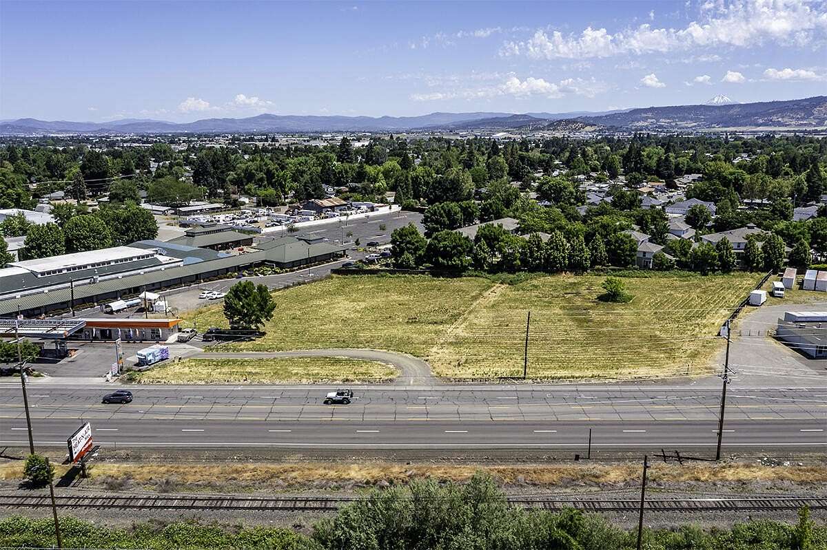 2 Acres of Commercial Land for Sale in Medford, Oregon