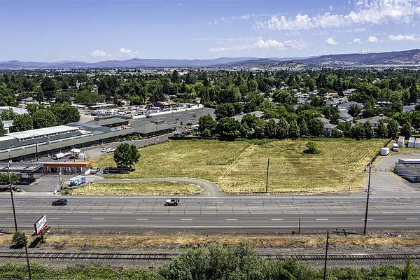 2 Acres of Commercial Land for Sale in Medford, Oregon