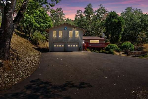 3.8 Acres of Residential Land with Home for Sale in Roseburg, Oregon