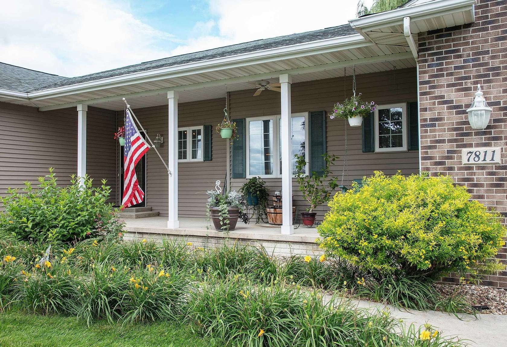 3.8 Acres of Residential Land with Home for Sale in Waterloo, Iowa