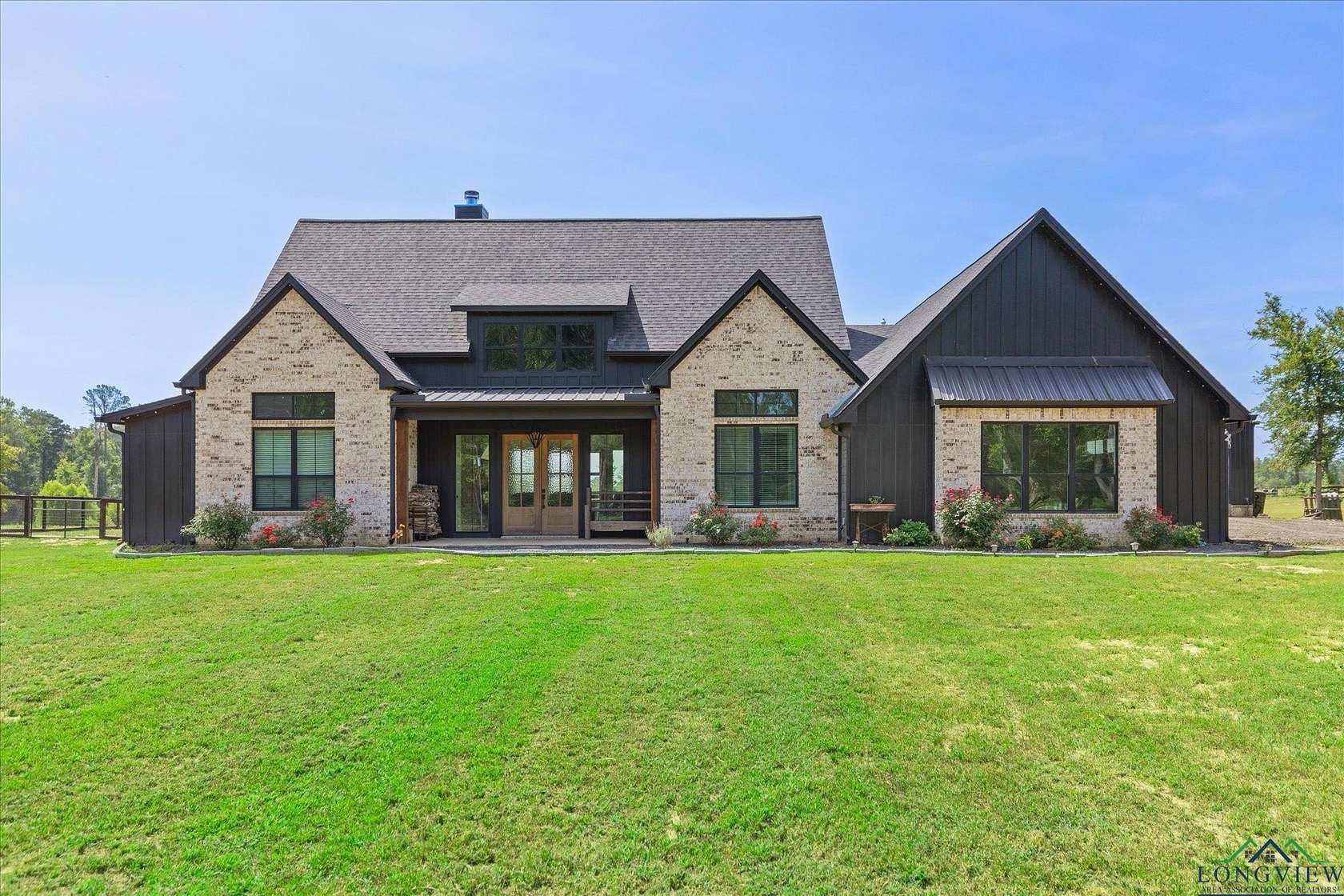 14.6 Acres of Land with Home for Sale in Diana, Texas