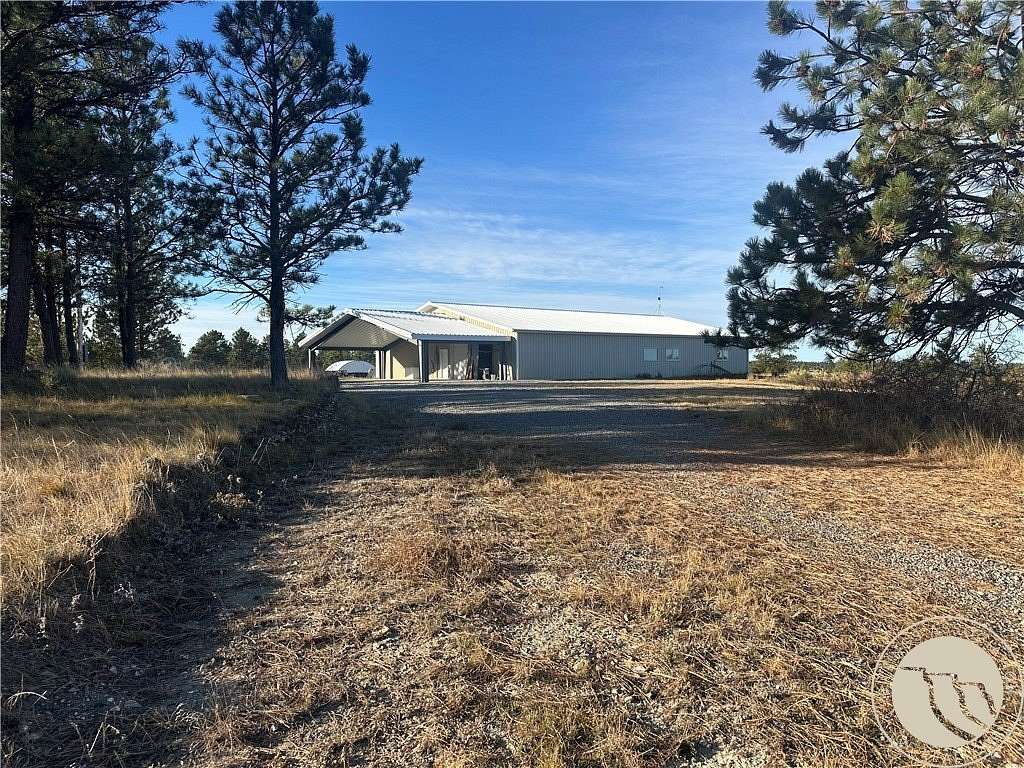 26 Acres of Agricultural Land with Home for Sale in Roundup, Montana