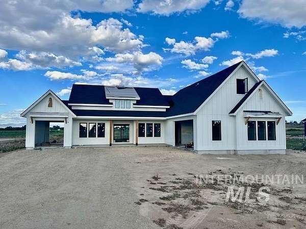 2.12 Acres of Residential Land with Home for Sale in Caldwell, Idaho