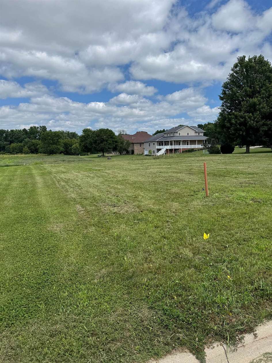 0.33 Acres of Residential Land for Sale in Dyersville, Iowa