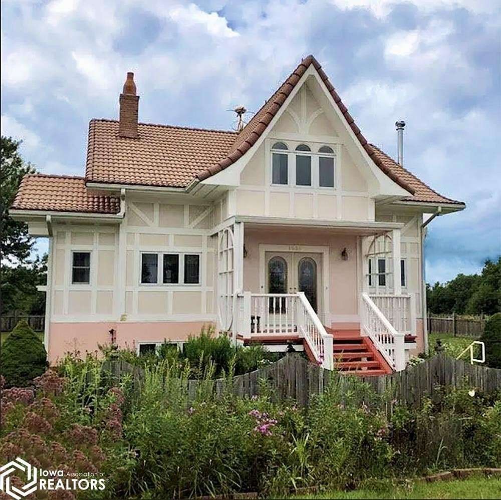 6 Acres of Residential Land with Home for Sale in Fairfield, Iowa