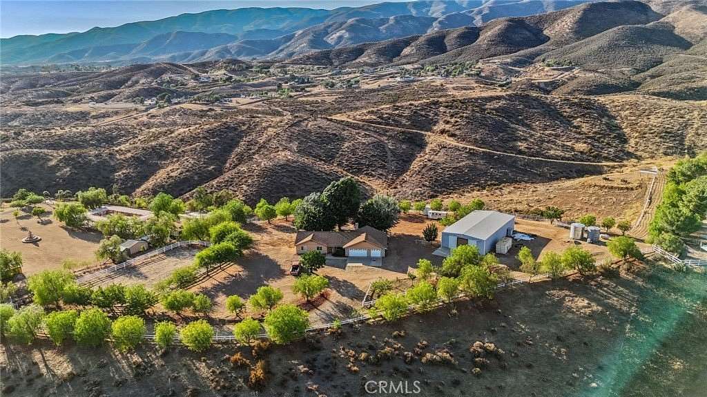 17.8 Acres of Improved Land for Sale in Agua Dulce, California