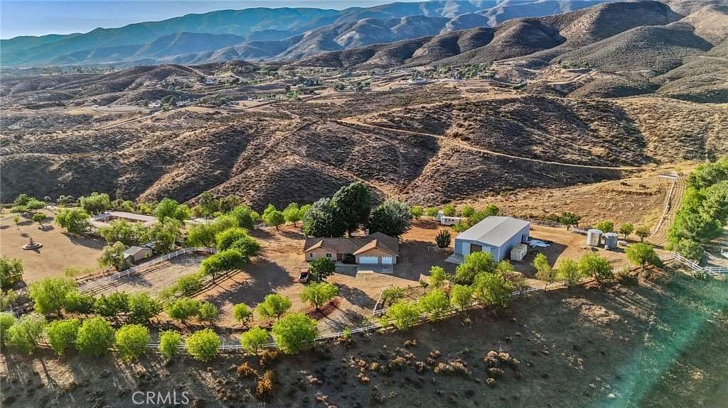 17.8 Acres of Improved Land for Sale in Agua Dulce, California