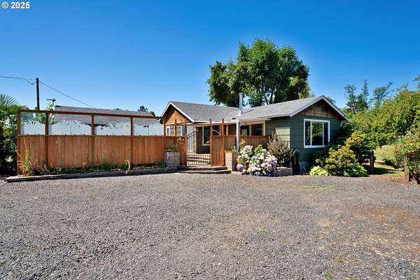 10.1 Acres of Land with Home for Sale in Creswell, Oregon