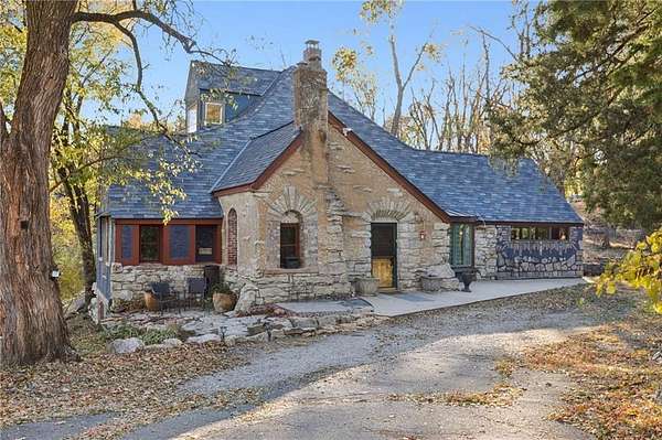 3.76 Acres of Residential Land with Home for Sale in Kansas City, Missouri