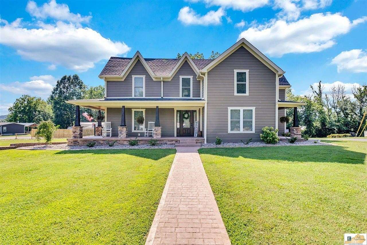 1 Acre of Residential Land with Home for Sale in Celina, Tennessee