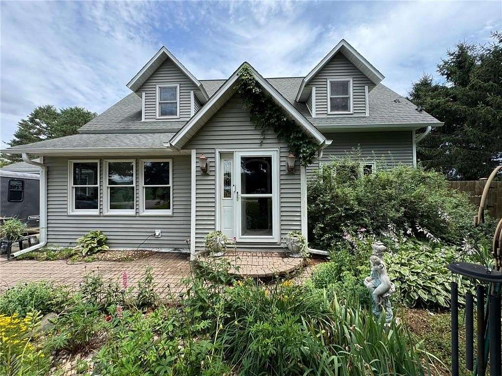 1.59 Acres of Residential Land with Home for Sale in Hartland Town, Wisconsin