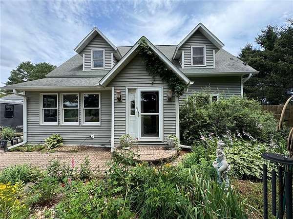 1.59 Acres of Residential Land with Home for Sale in Hartland Town, Wisconsin