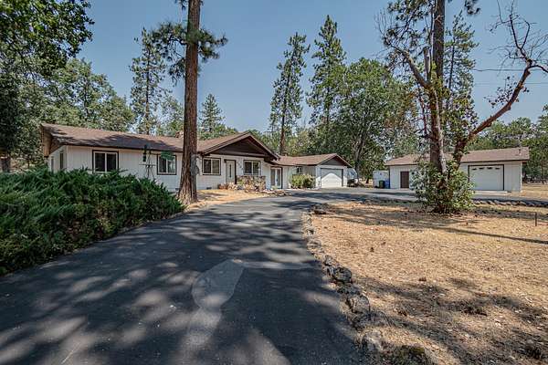 2.75 Acres of Residential Land with Home for Sale in Central Point, Oregon