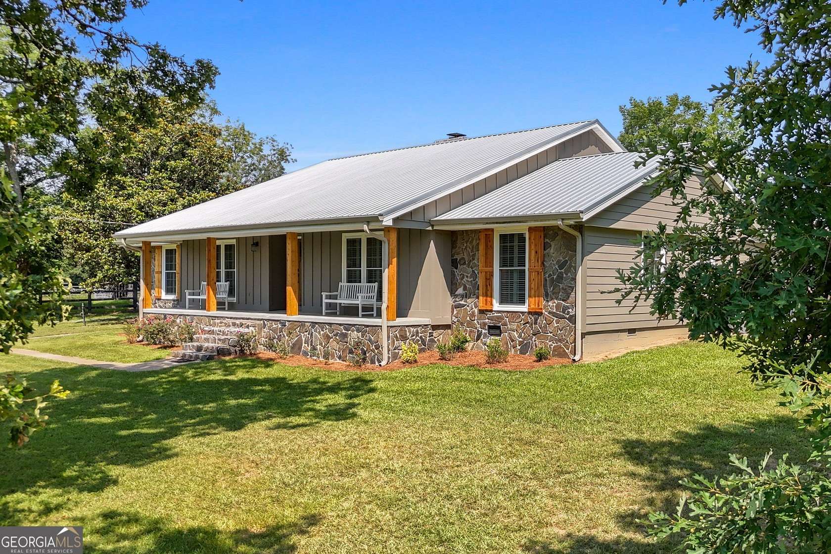 6 Acres of Land with Home for Sale in Molena, Georgia