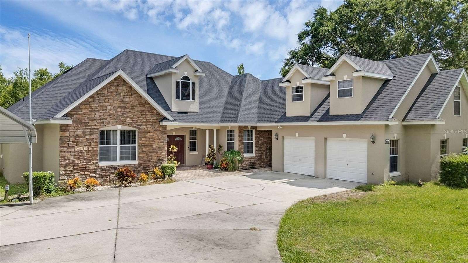 1.73 Acres of Residential Land with Home for Sale in Leesburg, Florida