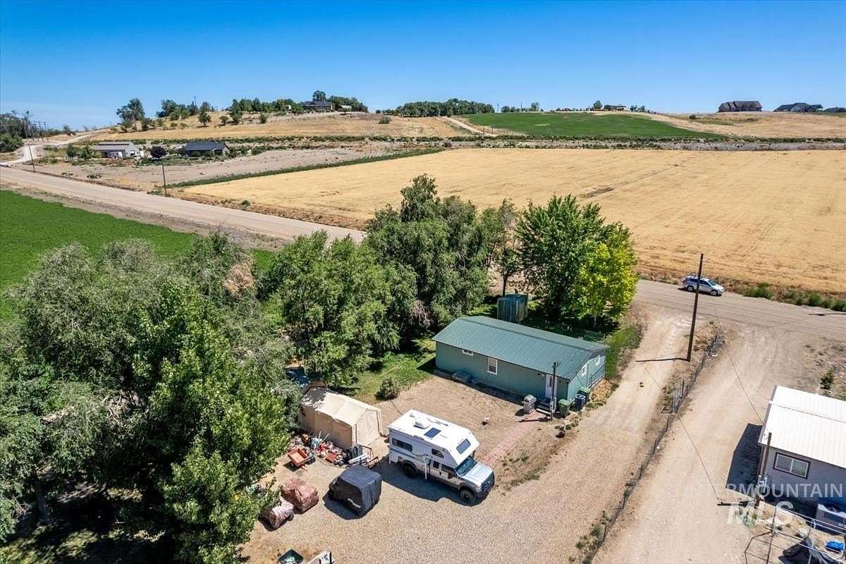 9.37 Acres of Residential Land with Home for Sale in Parma, Idaho
