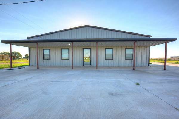 2 Acres of Improved Commercial Land for Sale in Lubbock, Texas