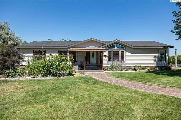 2.78 Acres of Residential Land with Home for Sale in Richland, Washington