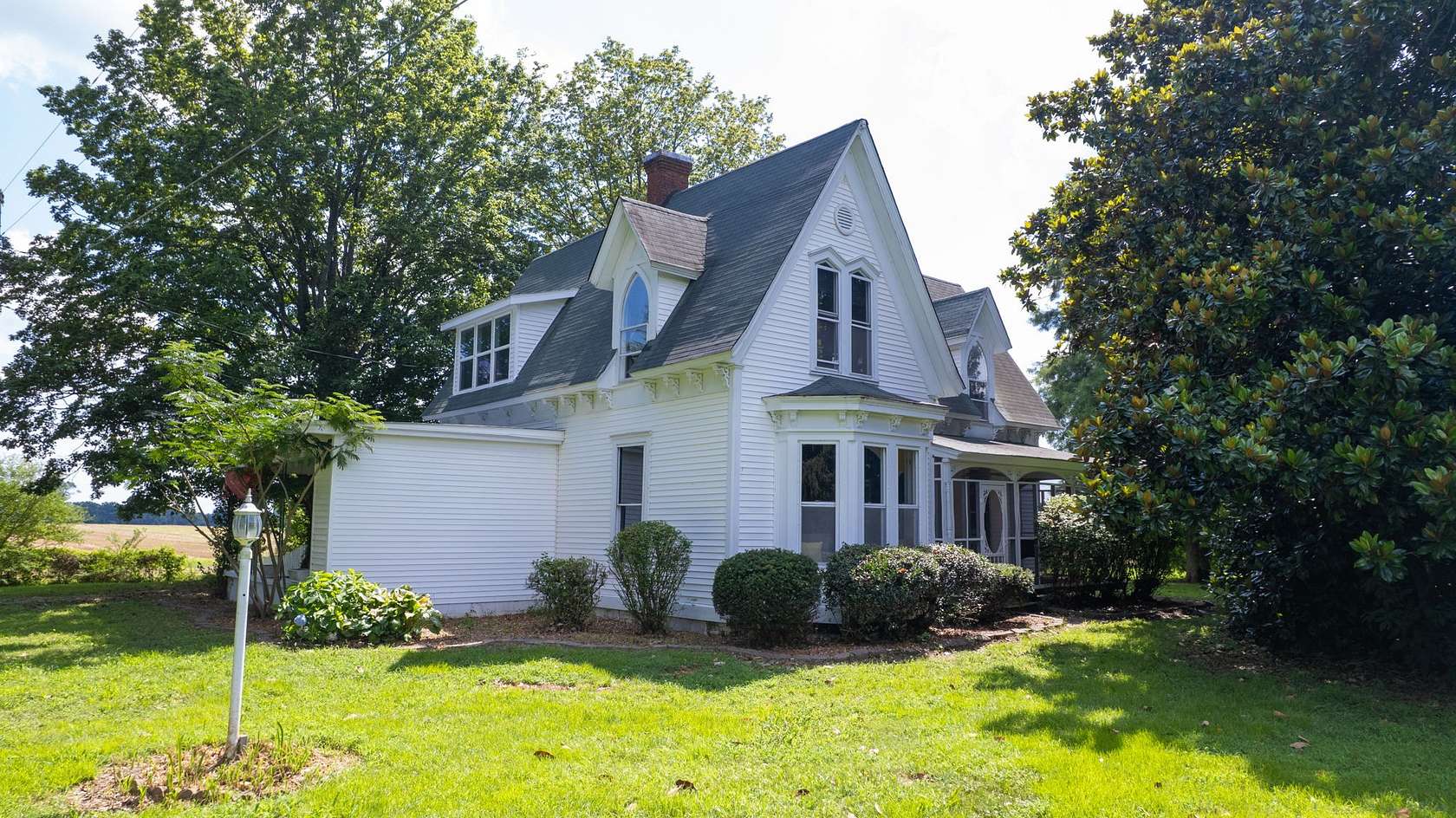 4.35 Acres of Residential Land with Home for Sale in Paris, Tennessee