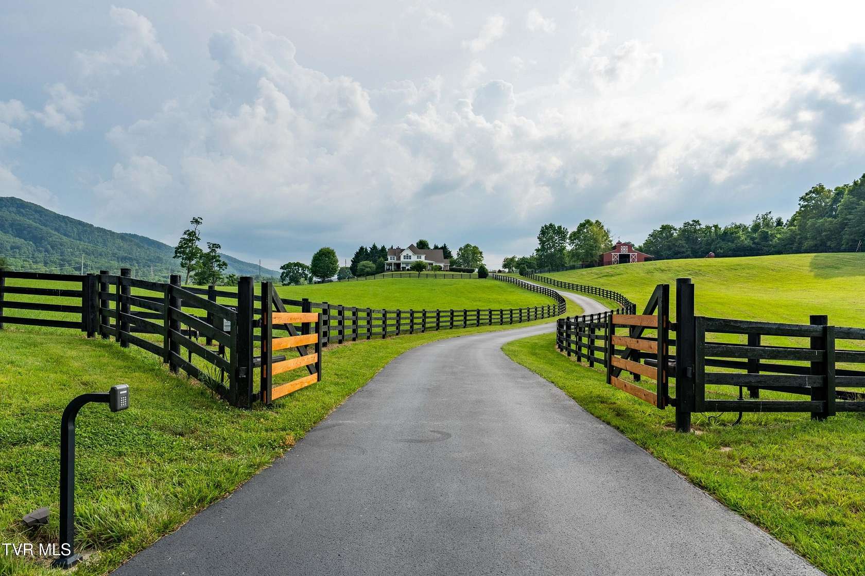 27 Acres of Land with Home for Sale in Johnson City, Tennessee