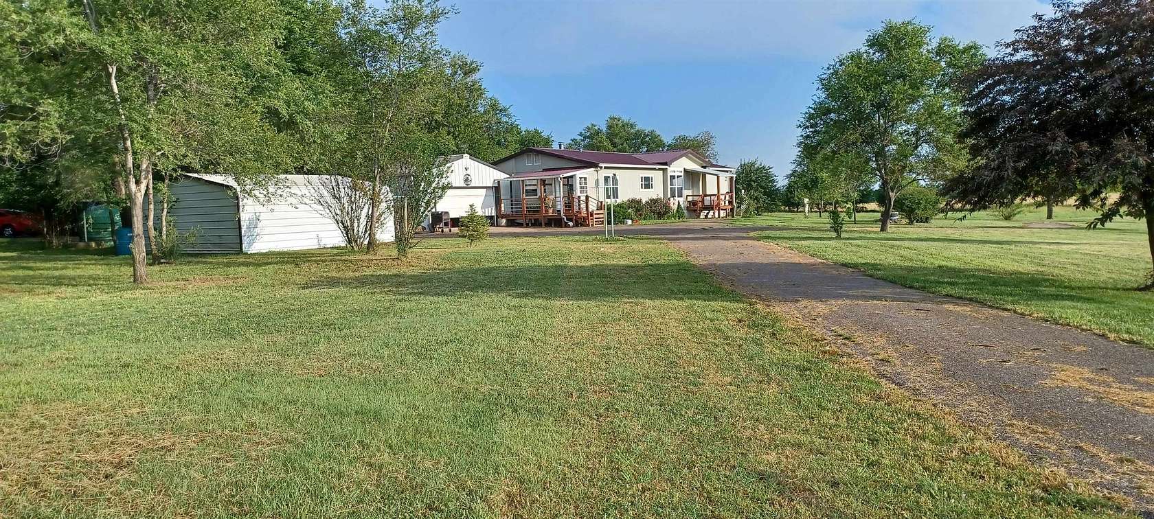 4.8 Acres of Residential Land with Home for Sale in Arkansas City, Kansas