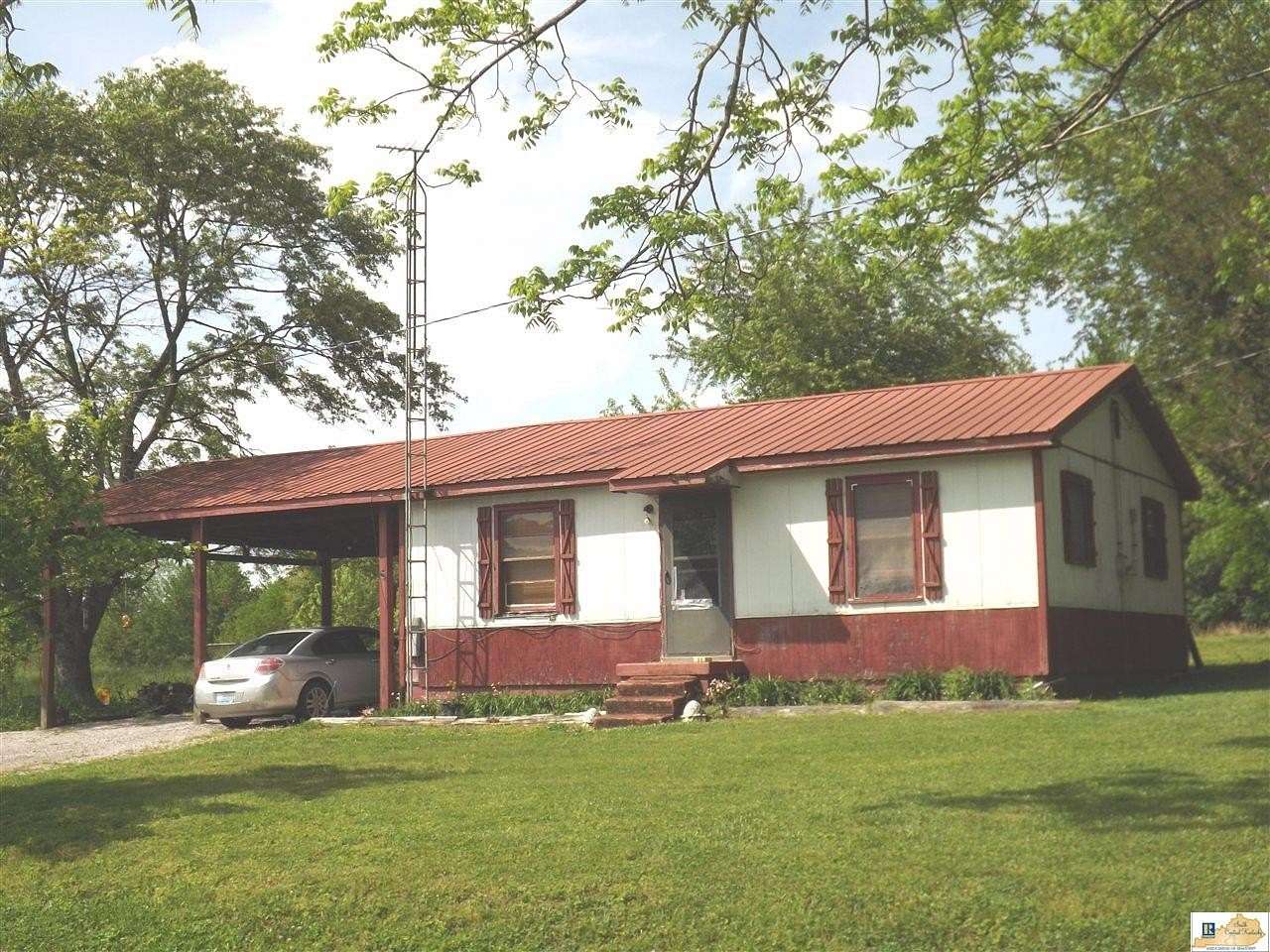 3.83 Acres of Residential Land with Home for Sale in Park City, Kentucky