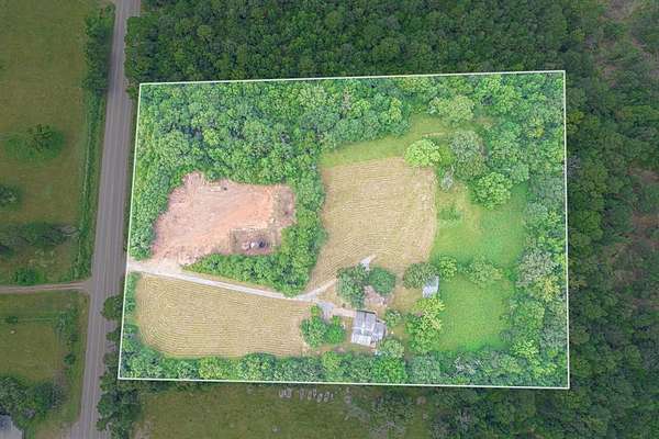 9 Acres of Residential Land with Home for Sale in Centerville, Texas