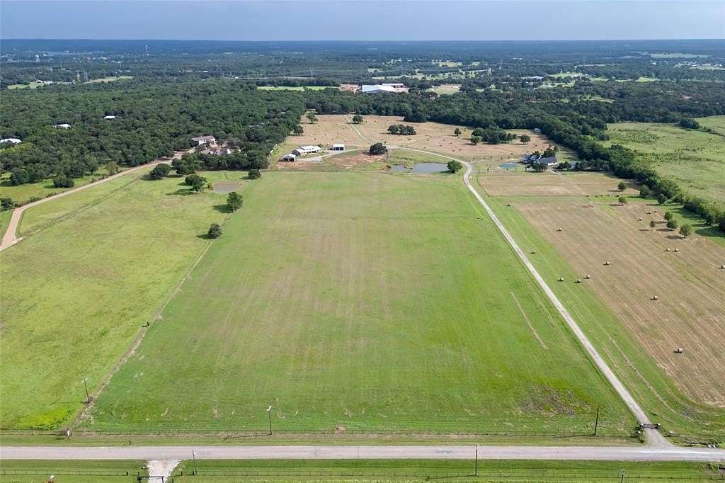 11 Acres of Recreational & Residential Land for Sale in Collinsville, Texas