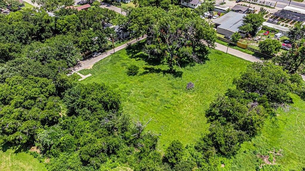 1 Acre of Land for Sale in Cleburne, Texas