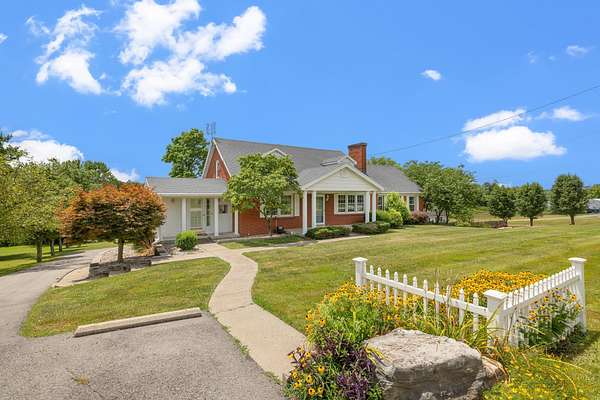 10 Acres of Residential Land with Home for Sale in Danville, Kentucky