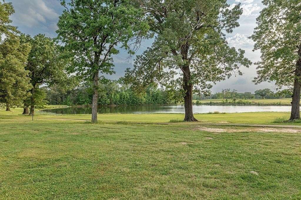 0.64 Acres of Residential Land for Sale in Lindale, Texas