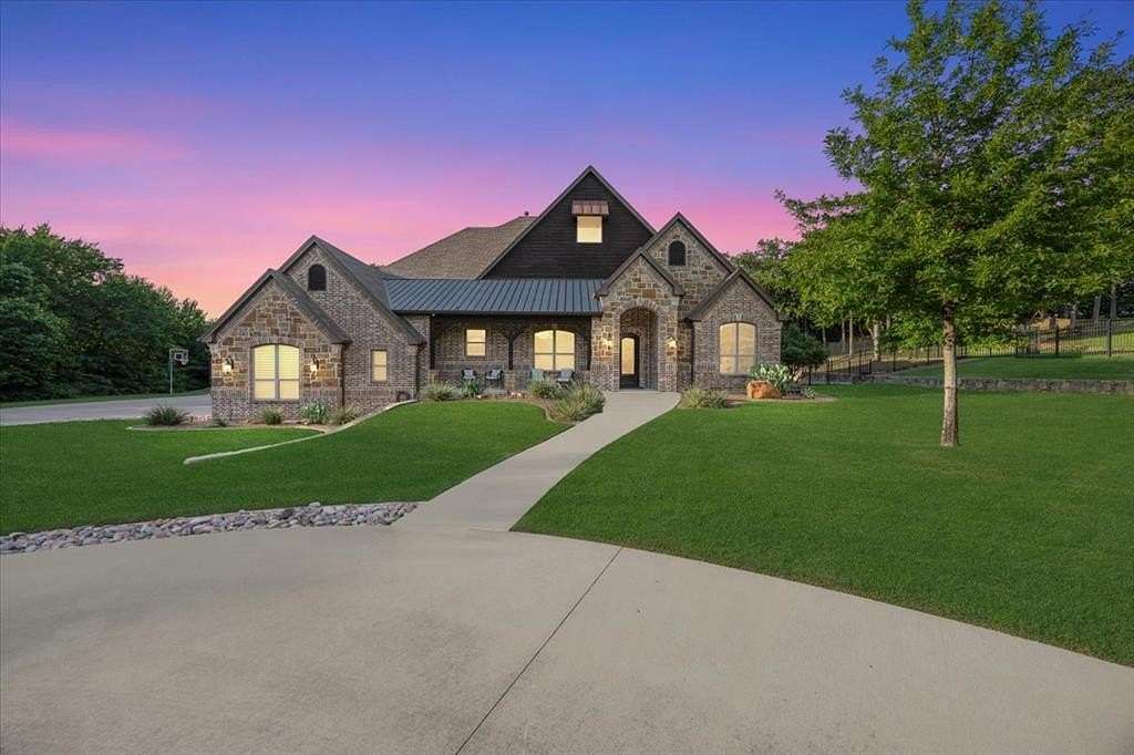 2.2 Acres of Residential Land with Home for Sale in Denton, Texas