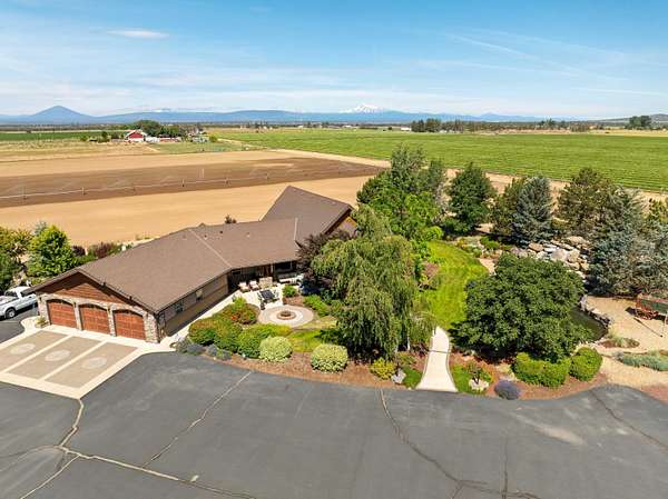 39.1 Acres of Agricultural Land with Home for Sale in Culver, Oregon