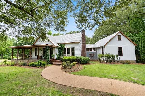 99.7 Acres of Land with Home for Sale in Oxford, Mississippi