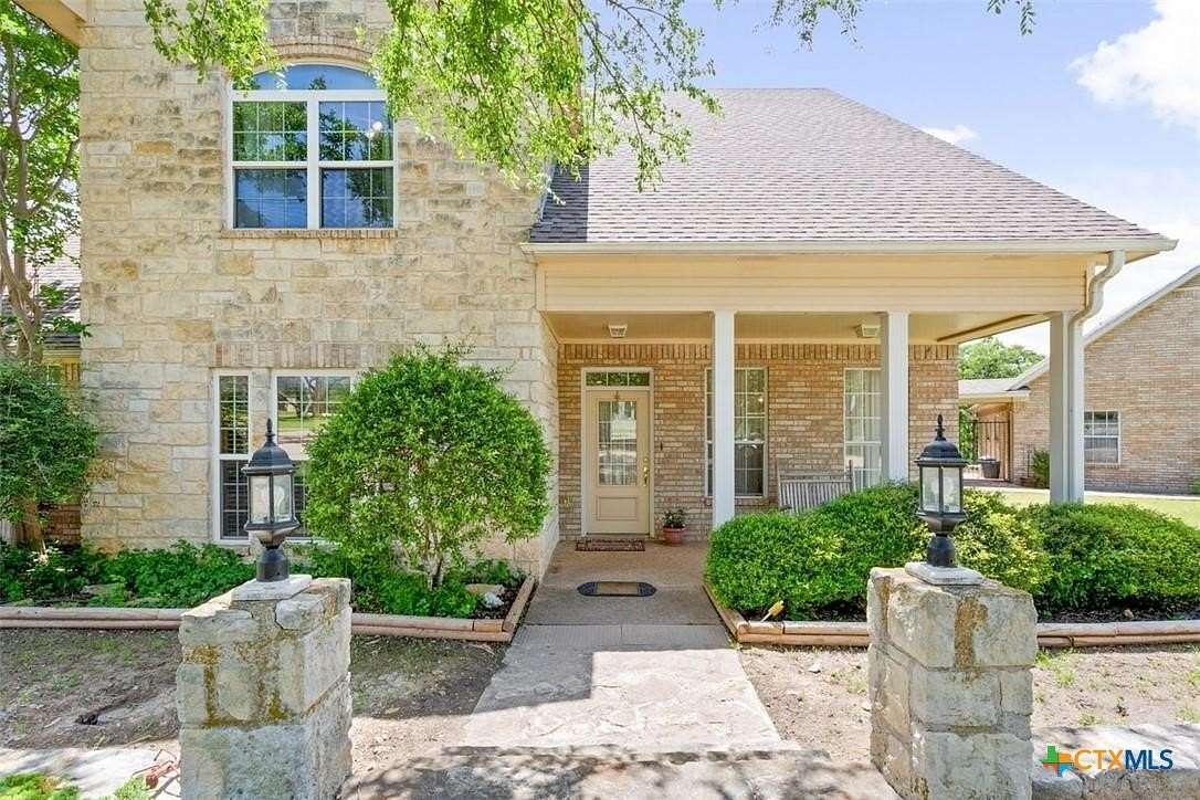 2.64 Acres of Residential Land with Home for Sale in Gatesville, Texas