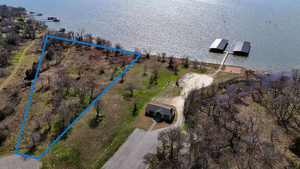 2.25 Acres of Residential Land for Sale in Corsicana, Texas