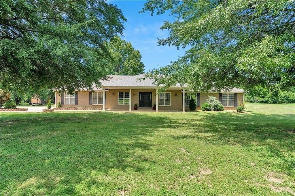 1.88 Acres of Residential Land with Home for Sale in Farmington, Arkansas