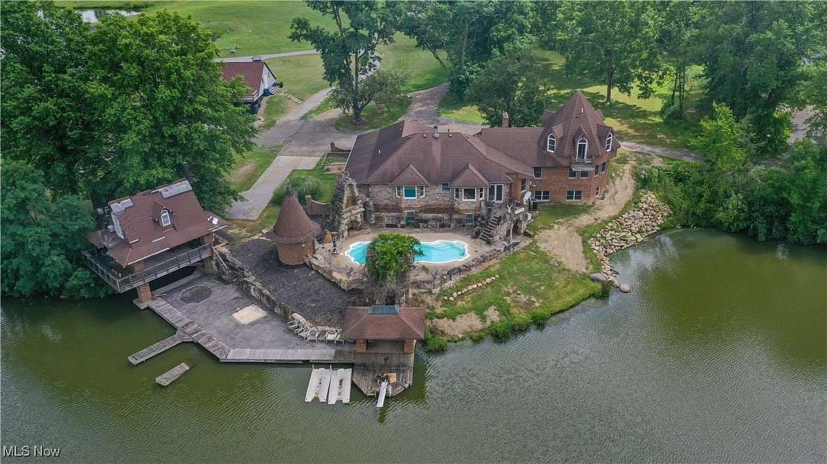 9.15 Acres of Residential Land with Home for Sale in Diamond, Ohio