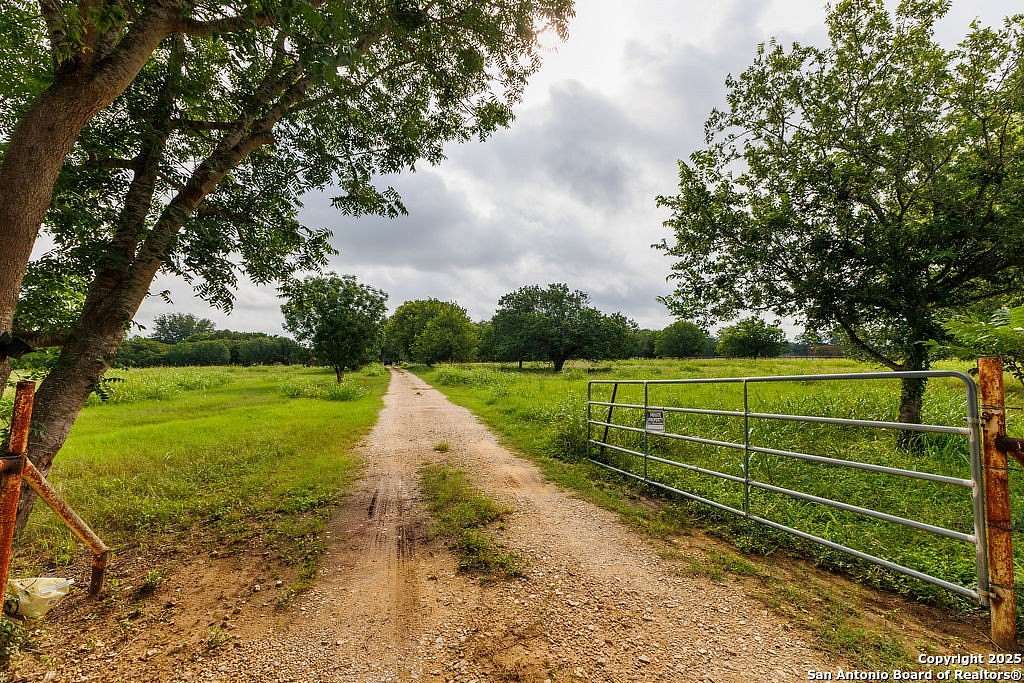 21 Acres of Agricultural Land with Home for Sale in Marion, Texas