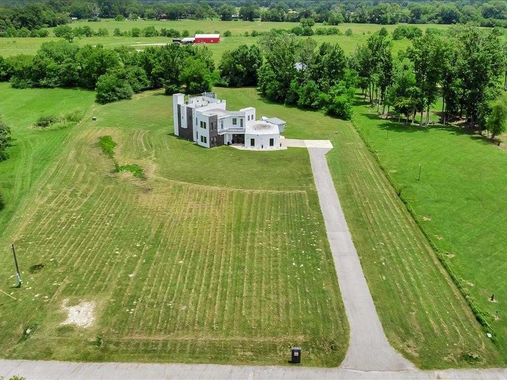 2.6 Acres of Land with Home for Sale in Lufkin, Texas