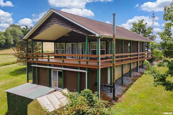 3.79 Acres of Residential Land with Home for Sale in Carbondale, Illinois