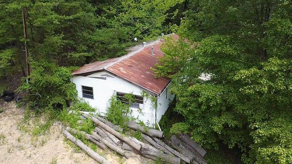 100 Acres of Land for Sale in Louisa, Kentucky