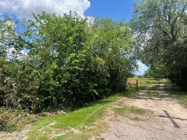 9 Acres of Residential Land with Home for Sale in Beeville, Texas