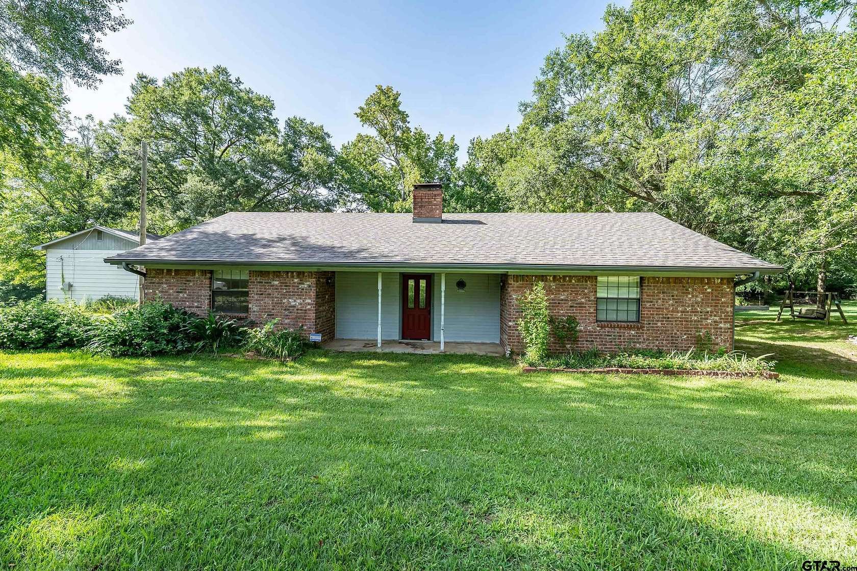 2 Acres of Residential Land with Home for Sale in Jacksonville, Texas